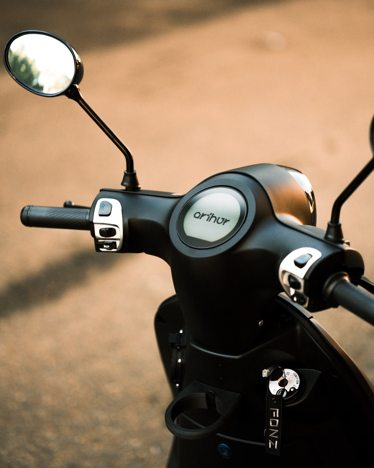 FONZ Arthur scooter handlebars and cup holder, rider's view