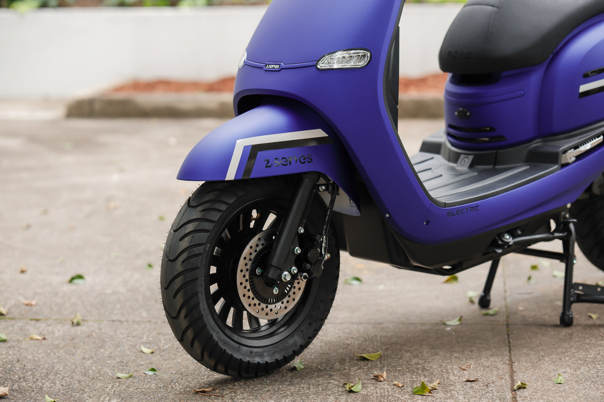 FONZ MY26 Arthur Z Series S.E. electric scooter in Electric Blue – front wheel and leg shield