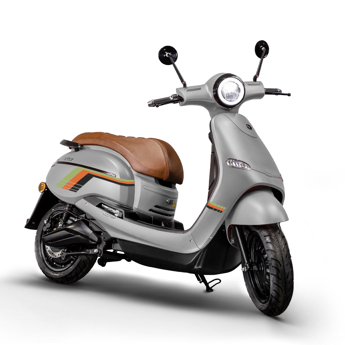 FONZ Arthur 6 in Billet Silver with Indian Pony leather saddle, three-quarter view